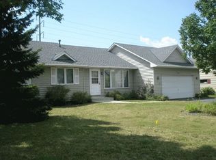 2742 Shadow Wood Ct, Chaska, MN 55318