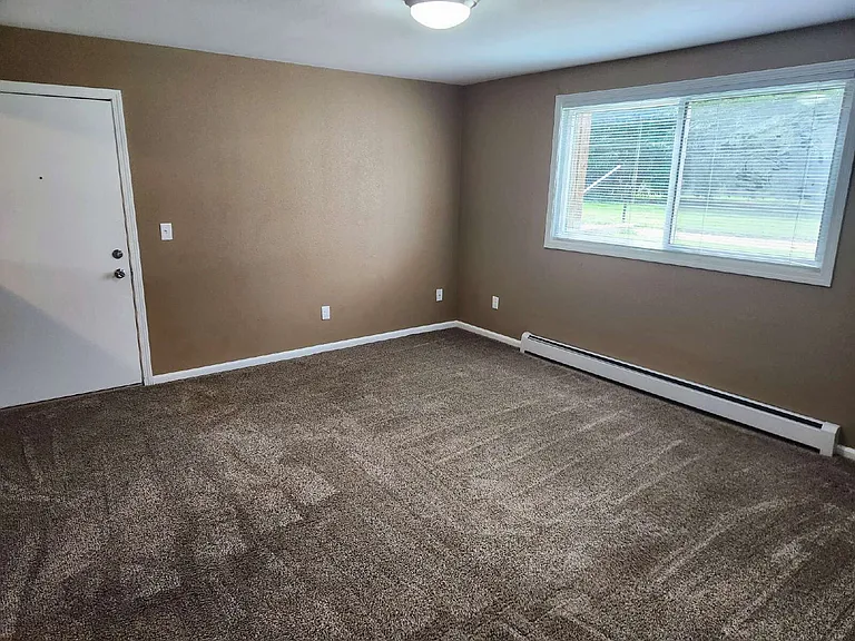 450 Laurel St — Photo 18