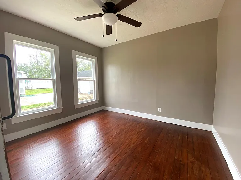 513 E Bernard St — Photo 7