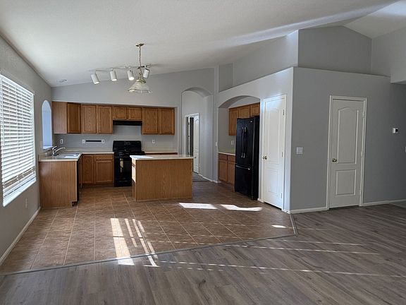 3rd image of 43898 W Wade Dr