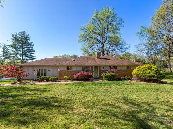 16 Beaver Dr, Saint Louis, MO 63141
