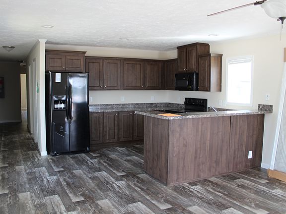 4th image of 815 Lookout Dr