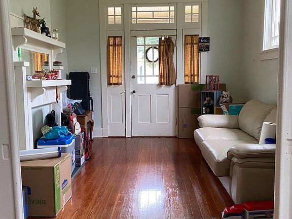 2nd image of 2216 Burdette St