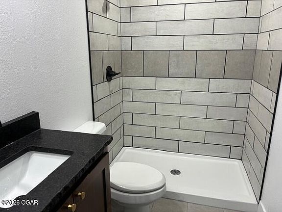 4th image of 120 Poplar St