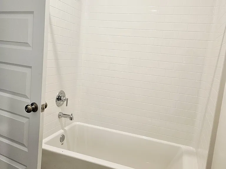 8105 Wandesford Dr — Photo 14