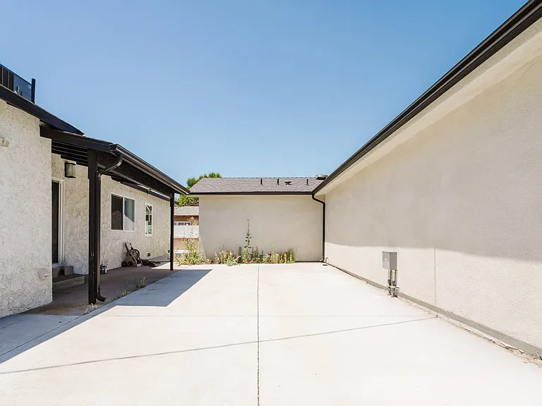14151 Gager St — Photo 36