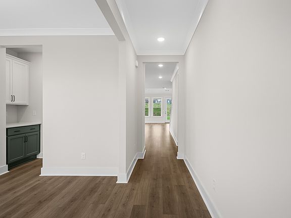 4th image of 629 Conifer Dr