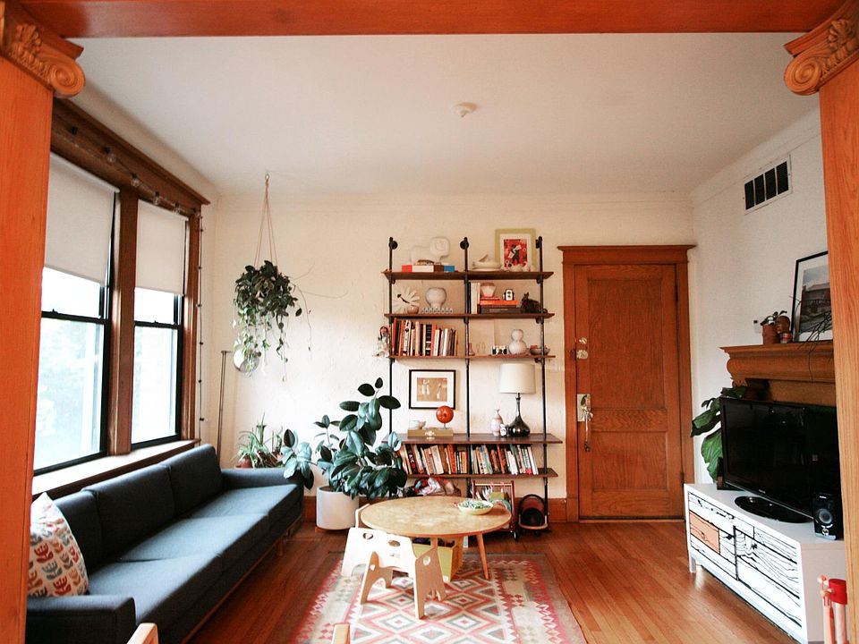 1st image of 2543 N Francisco Ave APT 3R