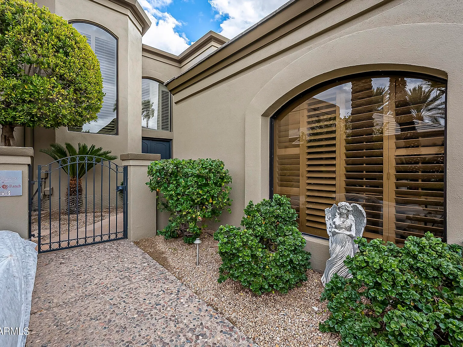 4 bed, 3.5 bath, 4064 sqft, $10,000 — Photo 2