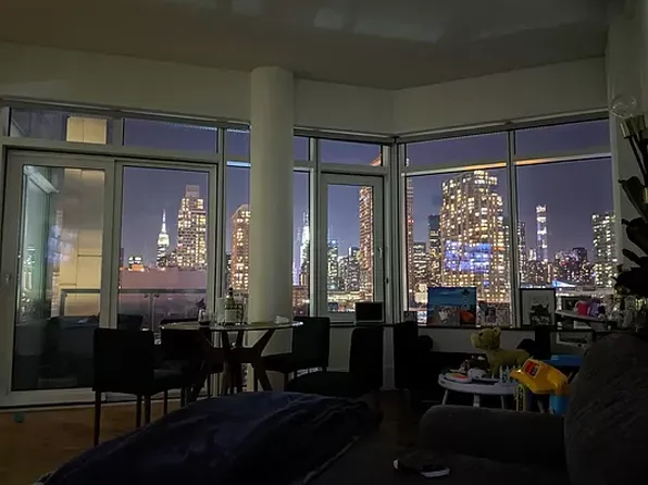 10-17 Jackson Avenue image 10 of 12