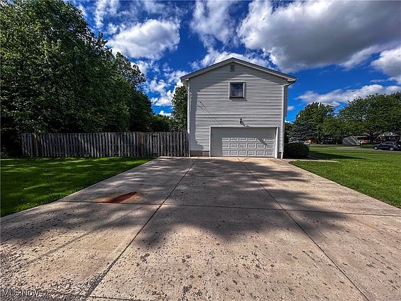 5th image of 100 Chadwick Ln