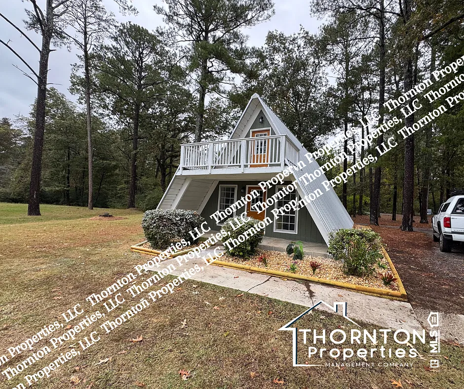 3 bed, 1.5 bath, 984 sqft, $1,200 — Photo 1