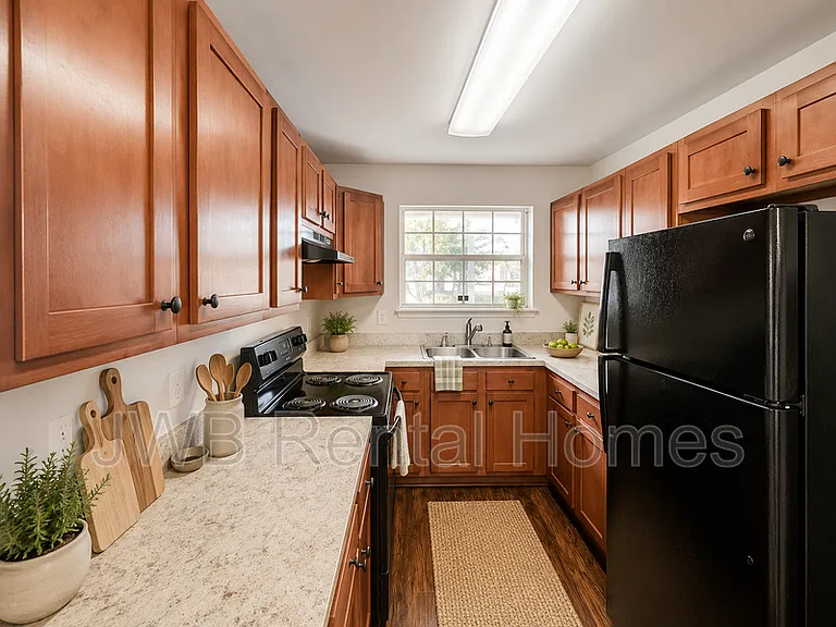 1495 Union St W — Photo 3