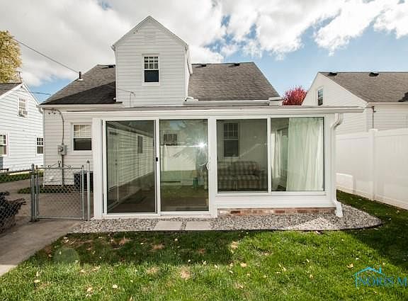 4th image of 3654 Beverly Dr