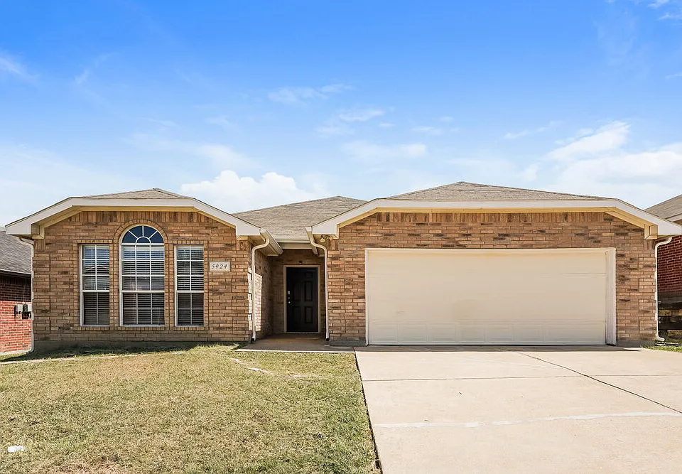 5924 Firethorn Dr