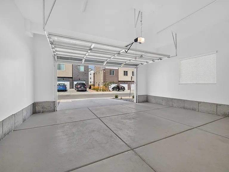 13728 S Devers Dr — Photo 37