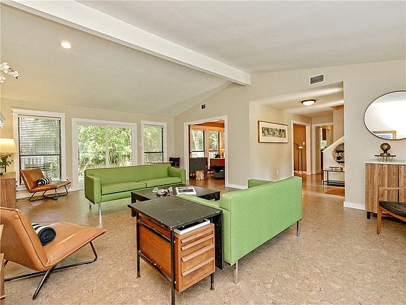 5th image of 1305 Wilson Heights Dr