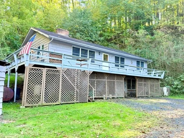 9275 Nc Highway 88 West, Warrensville, NC 28693