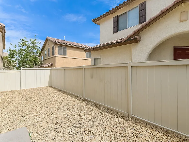 6015 Ambleshire Ave — Photo 16