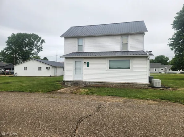 716 Adams St, Conesville, OH 43811