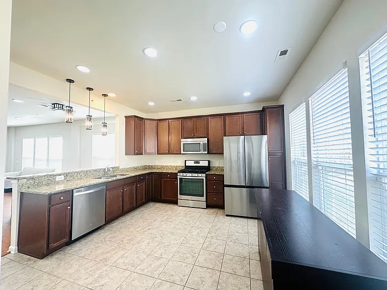 579 Prizer Ct — Photo 9