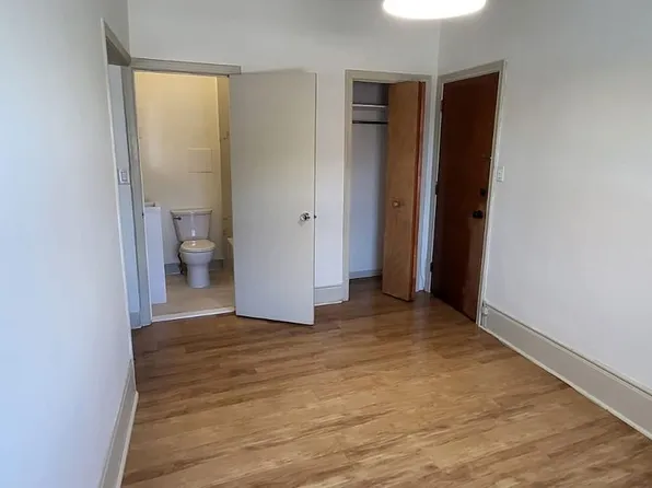 7 Thomas St #2, Mississauga, ON L5M 1Y4