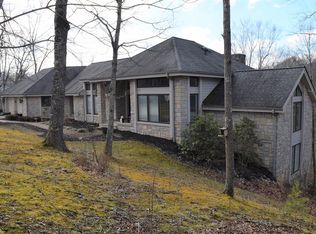 142 King Ln, Pikeville, KY 41501