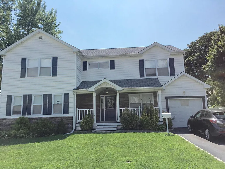 11 Charlotte Pl — Photo 35
