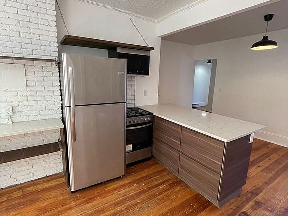 3rd image of 21 Benkard Ave #3