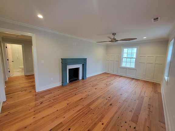 2nd image of 1607 Shepard St