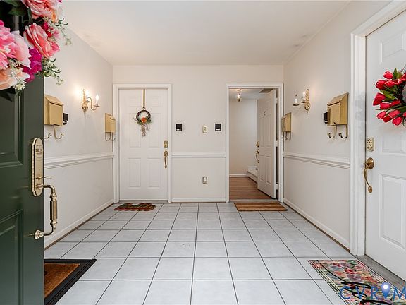 3rd image of 229 Woodmere Dr APT C