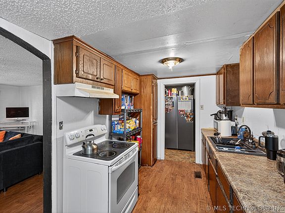 5th image of 1402 E Hayes St