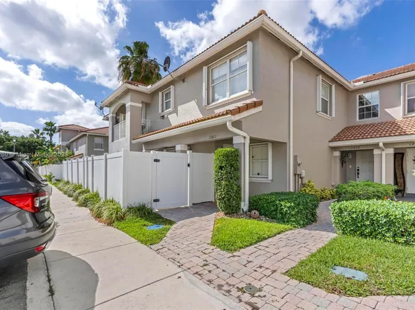 12611 SW 54th Ct, Hollywood, FL 33027