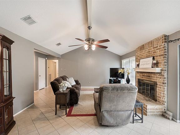 4th image of 2927 Valley Rose Dr