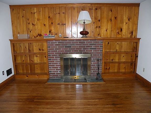 Living Room w/fireplace