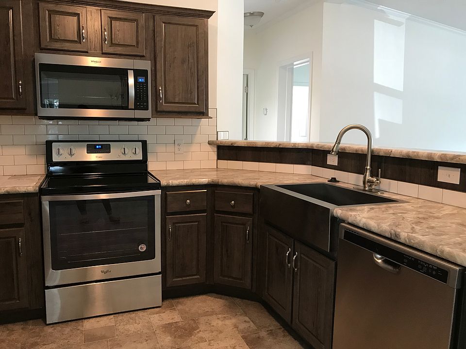 2nd image of 33 Sagamore Ln