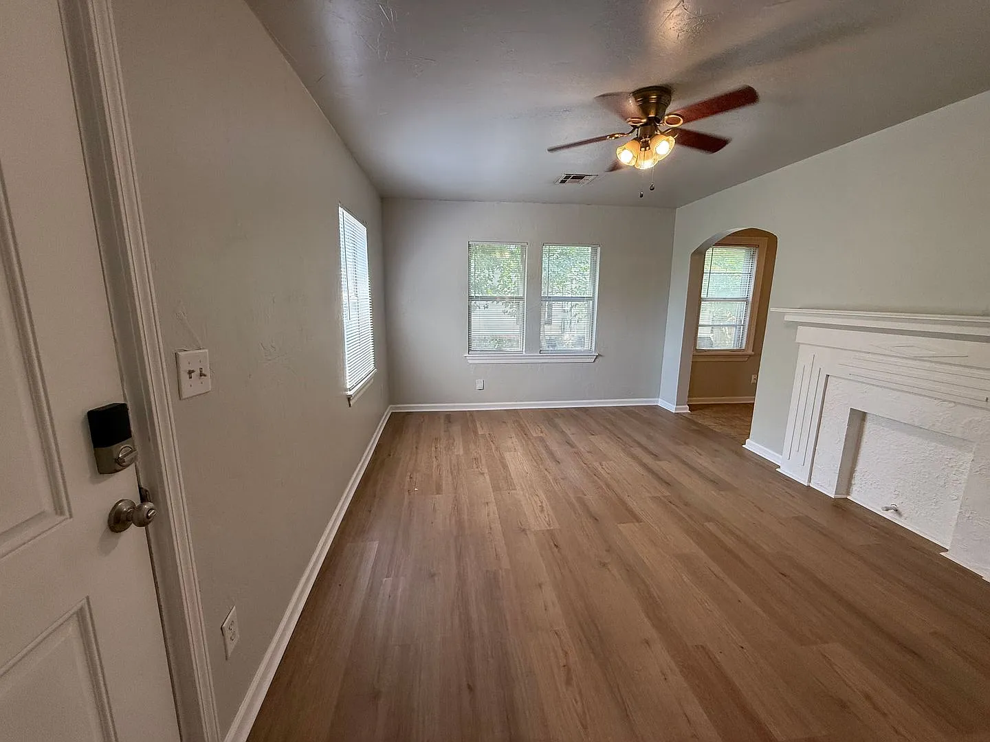 Charming 2 Bedroom Home with Fenced Yard and Plenty of Storage — Photo 3