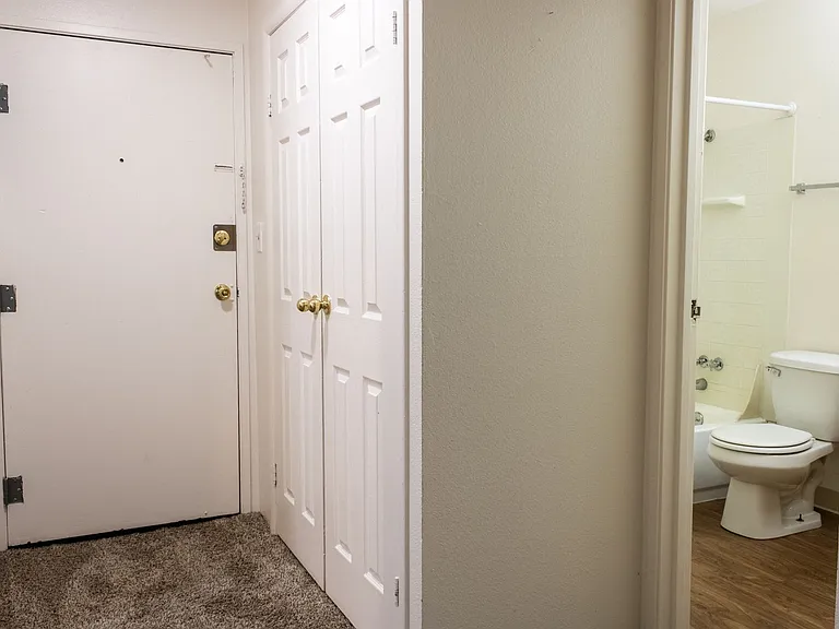 Big Horn Apartments — Photo 28