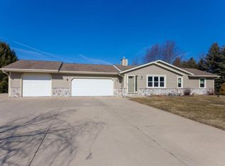 3927 Ernst Dr, Hartford, WI 53027