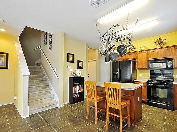4th image of 2401 Sweet Clover Dr
