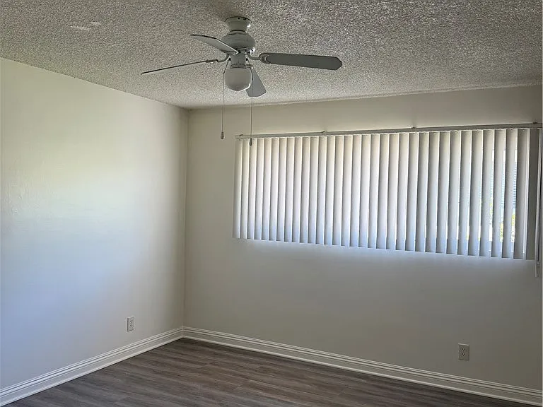 914 W Pine St — Photo 9