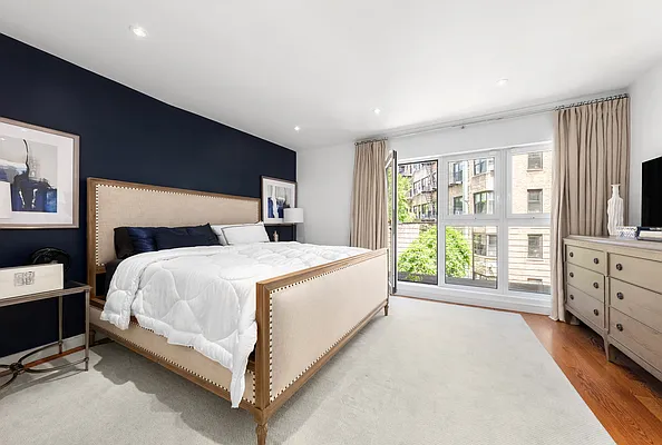 Rented by Compass | media 45