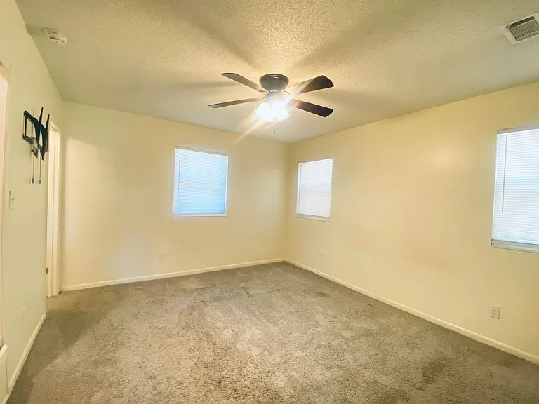 2315 Reva Cir — Photo 27