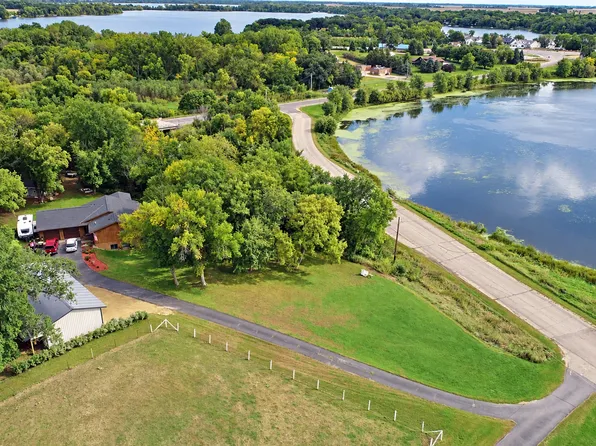 19817 Dogwood Rd, Lake Crystal, MN 56055