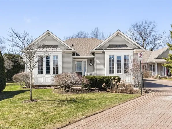 38 Silverbirch Blvd #14, Hamilton, ON L0R 1W0