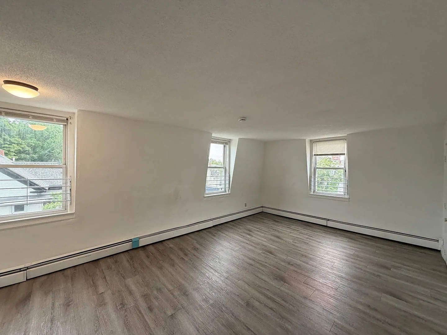 3rd floor 2 Bedroom Available in Haverhill - Available Now! — Photo 3