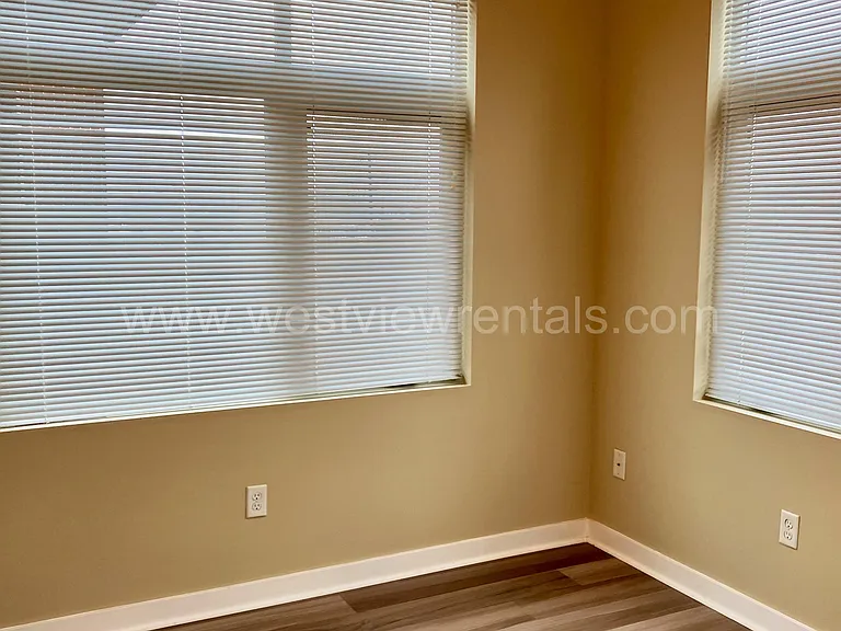 200 E Maple St — Photo 332