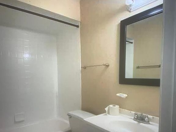 5th image of 7210 N Manhattan Ave APT 2623