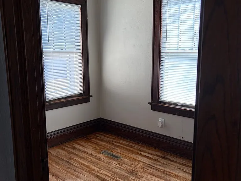 918 S 1st Ave — Photo 12