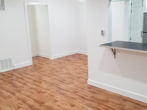 3rd image of 7068 Lanewood Ave APT 15